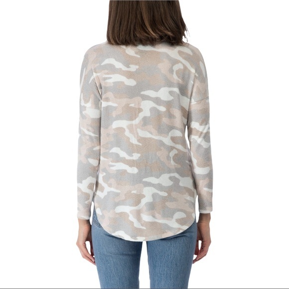 BOBEAU Sami V-Neck Top Camo NWT - Picture 3 of 4